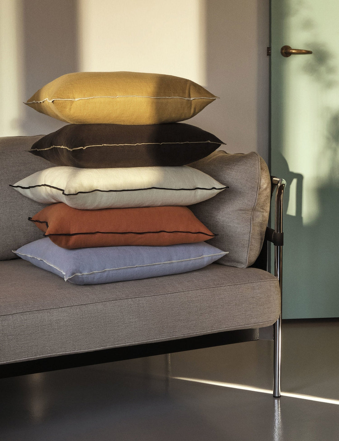Outline Cushion (Yellow)