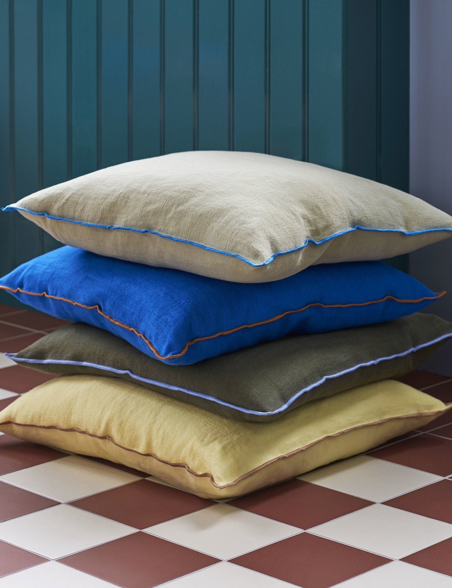Outline Cushion (Vivid Blue)