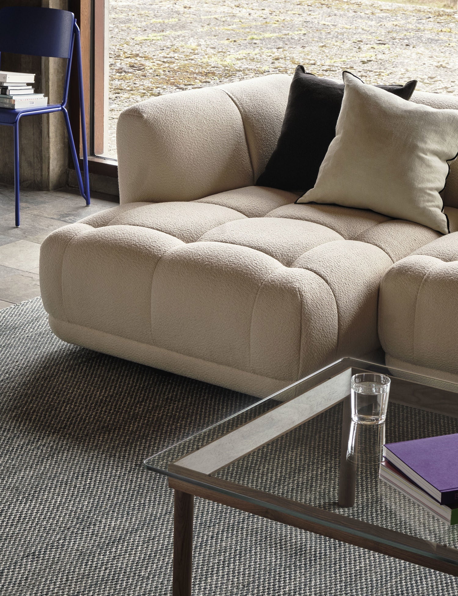 Outline Cushion (Black)